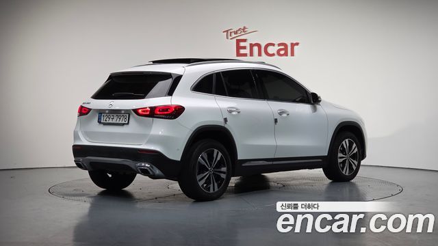 Mercedes-Benz GLA-Class GLA220