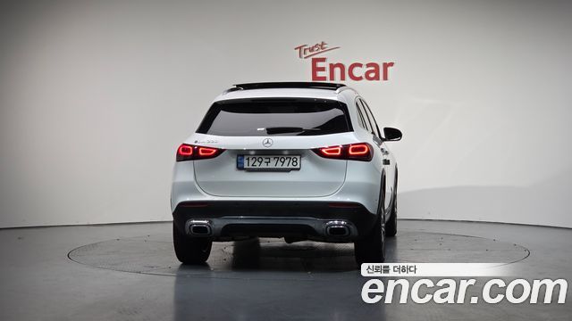 Mercedes-Benz GLA-Class GLA220