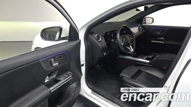 Mercedes-Benz GLA-Class GLA220