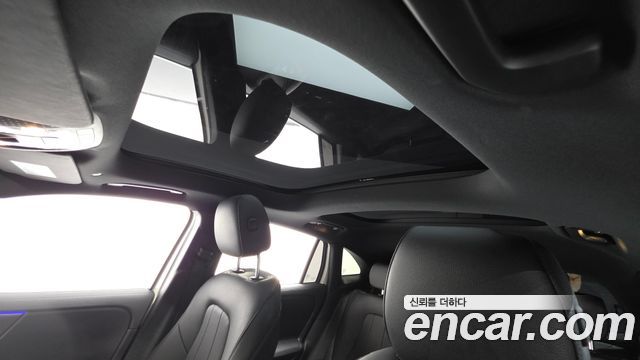 Mercedes-Benz GLA-Class GLA220