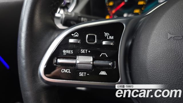 Mercedes-Benz GLA-Class GLA220
