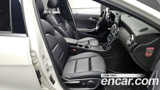 Mercedes-Benz A-Class A200