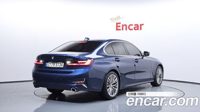 BMW 3-Series 320i Luxury