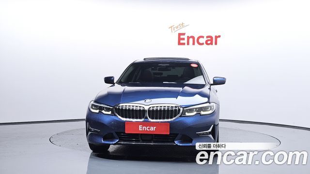 BMW 3-Series 320i Luxury
