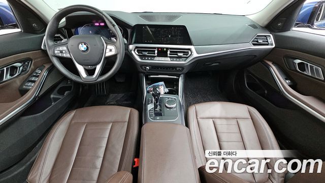 BMW 3-Series 320i Luxury