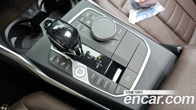 BMW 3-Series 320i Luxury