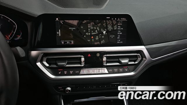 BMW 3-Series 320i Luxury