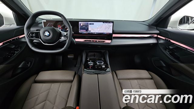 BMW 5Series (G60) 520i