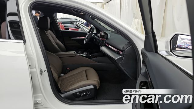 BMW 5Series (G60) 520i