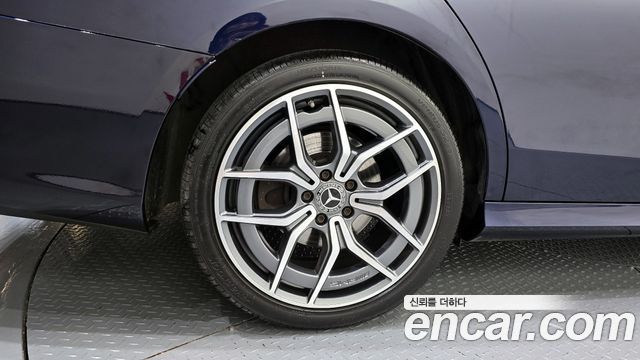 Mercedes-Benz E-Class E220d 4MATIC AMG Line