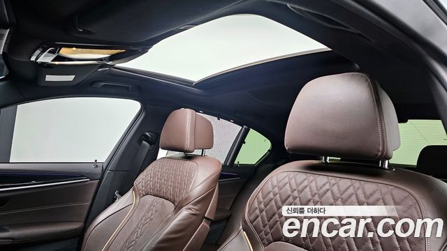 BMW 5-Series 530i xDrive M Sport Package