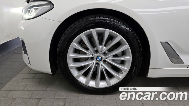 BMW 5-Series 520i Luxury