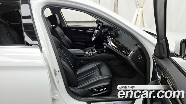 BMW 5-Series 520i Luxury