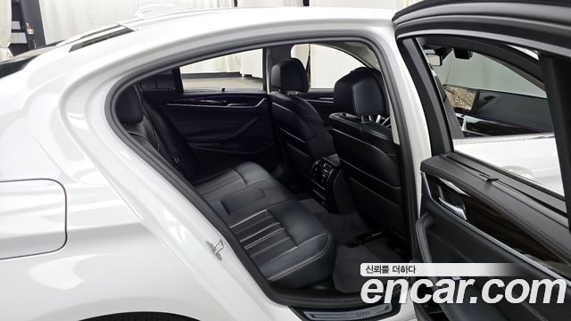BMW 5-Series 520i Luxury
