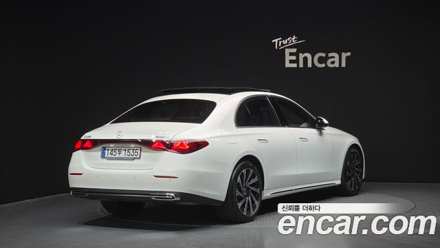 Mercedes-Benz E-Class E300 4MATIC Exclusive