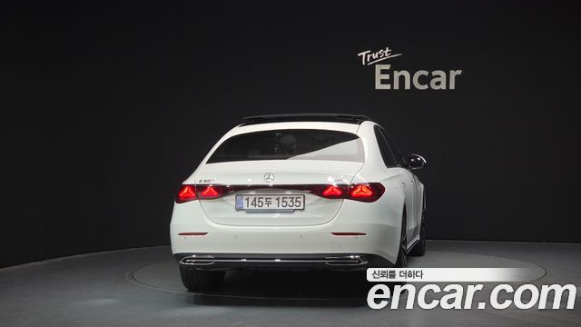Mercedes-Benz E-Class E300 4MATIC Exclusive