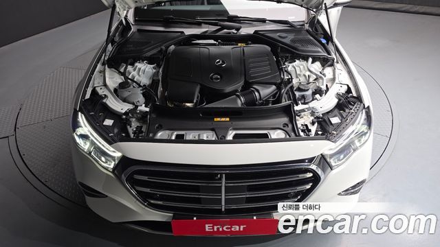 Mercedes-Benz E-Class E300 4MATIC Exclusive