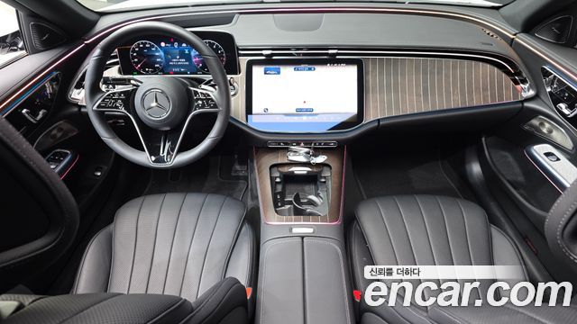 Mercedes-Benz E-Class E300 4MATIC Exclusive