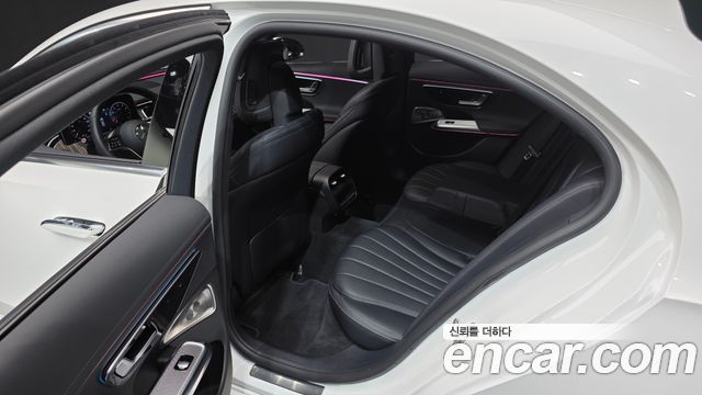 Mercedes-Benz E-Class E300 4MATIC Exclusive