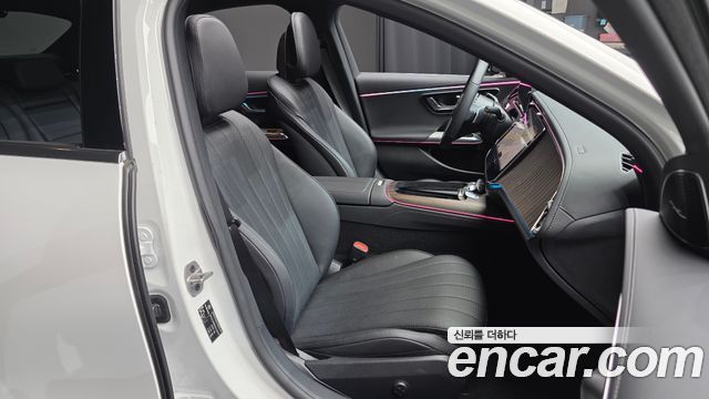 Mercedes-Benz E-Class E300 4MATIC Exclusive