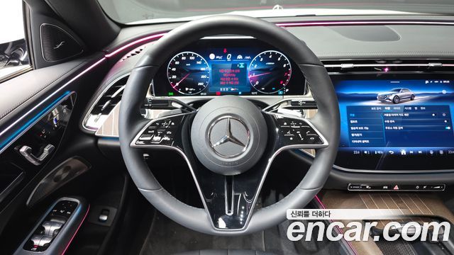 Mercedes-Benz E-Class E300 4MATIC Exclusive