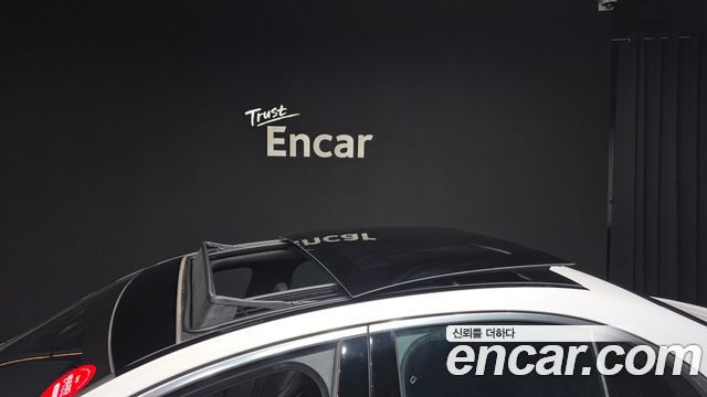 Mercedes-Benz E-Class E300 4MATIC Exclusive