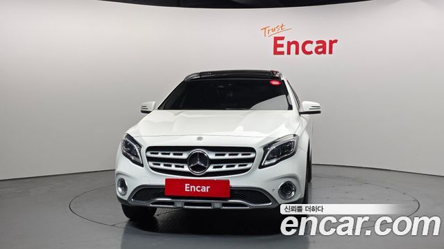 Mercedes-Benz GLA-Class GLA220