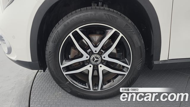 Mercedes-Benz GLA-Class GLA220