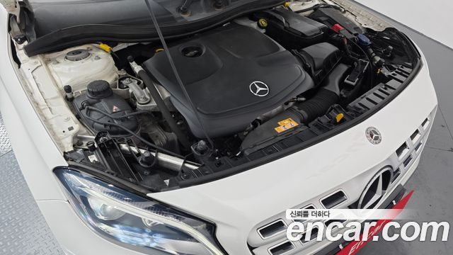 Mercedes-Benz GLA-Class GLA220