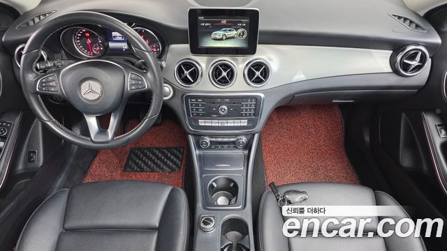 Mercedes-Benz GLA-Class GLA220