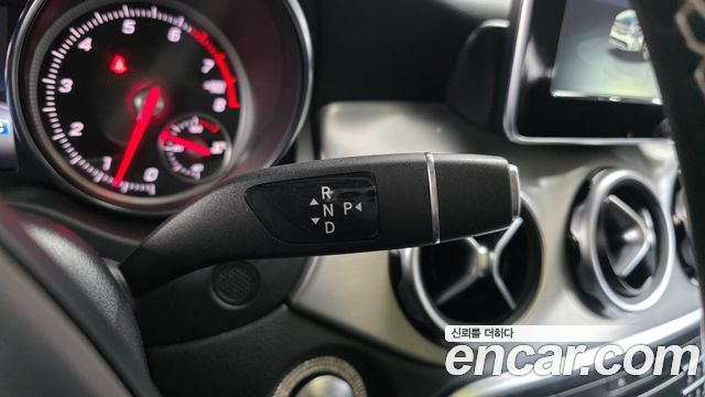 Mercedes-Benz GLA-Class GLA220