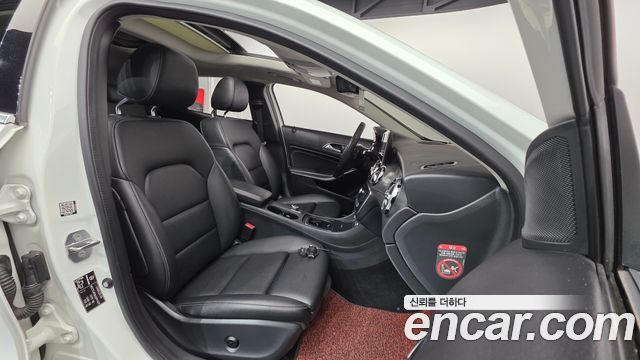Mercedes-Benz GLA-Class GLA220