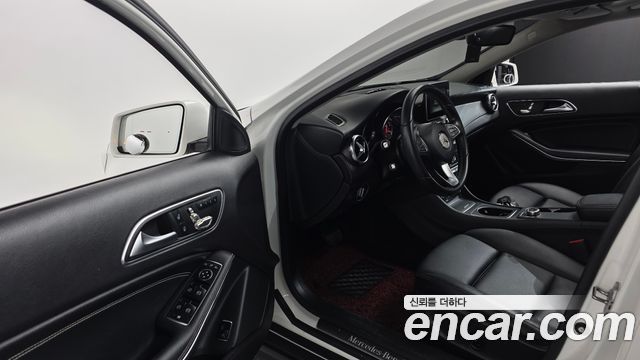 Mercedes-Benz GLA-Class GLA220