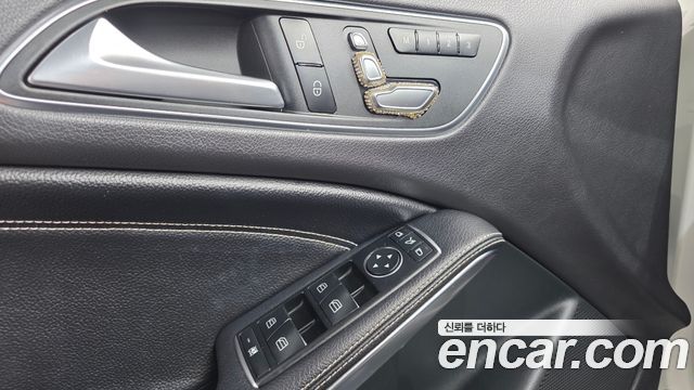 Mercedes-Benz GLA-Class GLA220