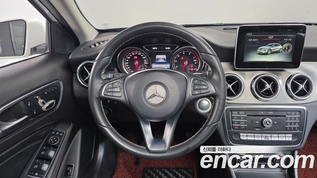 Mercedes-Benz GLA-Class GLA220