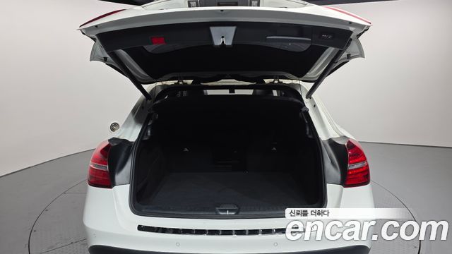Mercedes-Benz GLA-Class GLA220