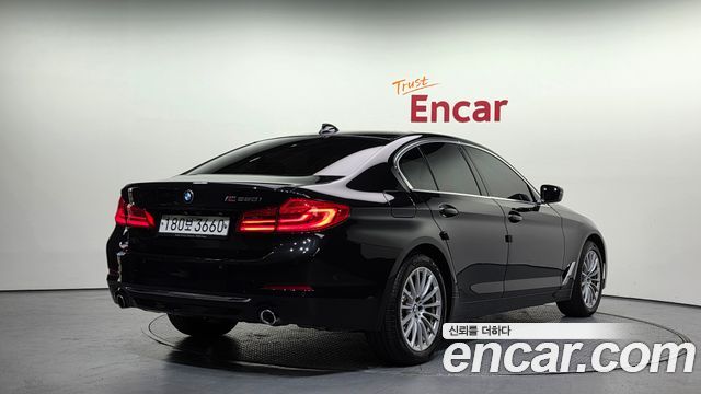 BMW 5-Series 520i Luxury
