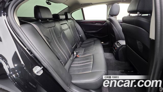 BMW 5-Series 520i Luxury