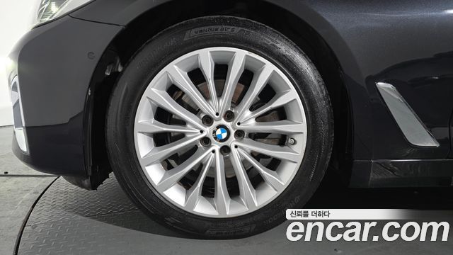 BMW 5-Series 520i Luxury