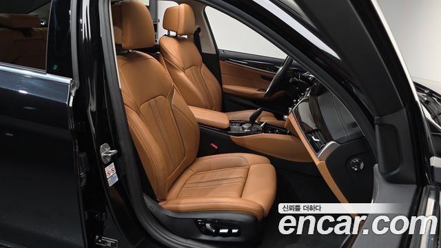 BMW 5-Series 520i Luxury
