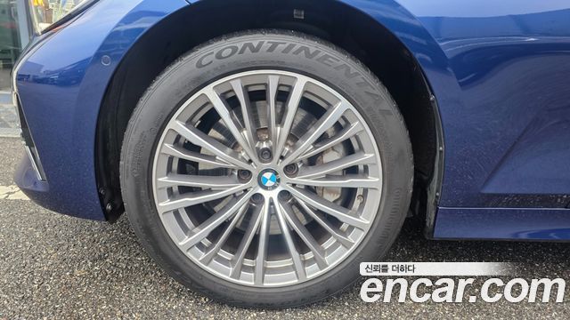 BMW 3-Series 330i xDrive Luxury