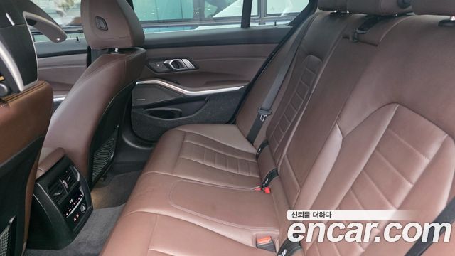 BMW 3-Series 330i xDrive Luxury