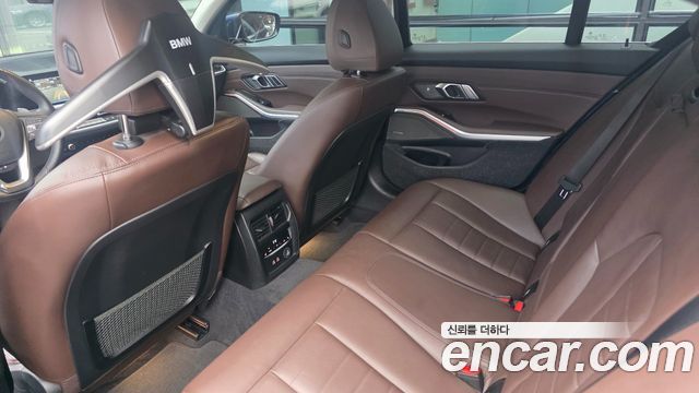 BMW 3-Series 330i xDrive Luxury