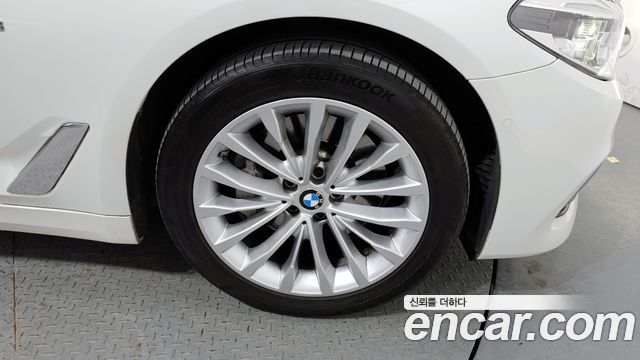 BMW 5-Series 530i xDrive Luxury Plus