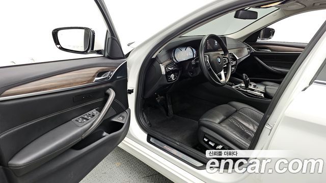 BMW 5-Series 530i xDrive Luxury Plus