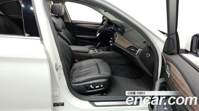 BMW 5-Series 530i xDrive Luxury Plus