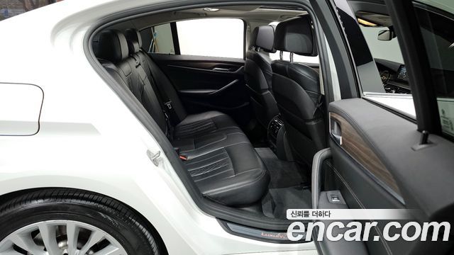 BMW 5-Series 530i xDrive Luxury Plus