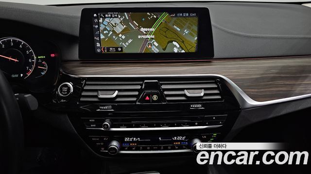 BMW 5-Series 530i xDrive Luxury Plus