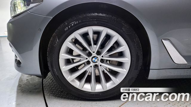 BMW 5-Series 530i xDrive Luxury Plus