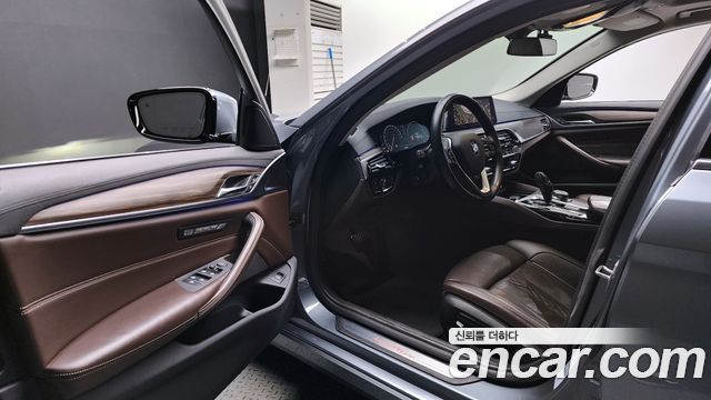 BMW 5-Series 530i xDrive Luxury Plus